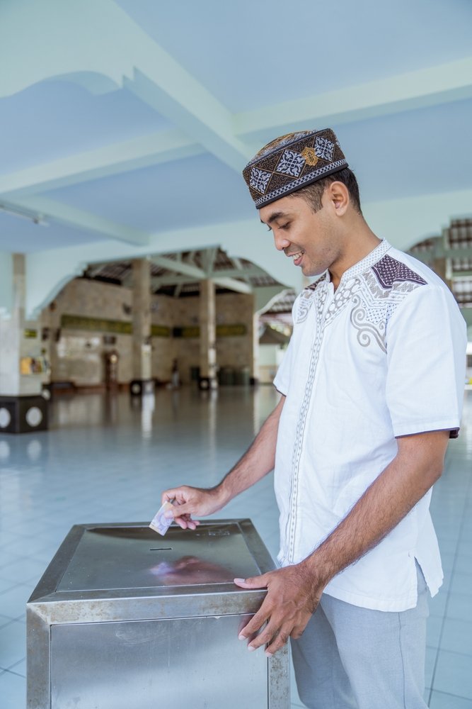 Muslim,Paying,Some,Zakat,Charity,Using,Cash,At,The,Mosque
