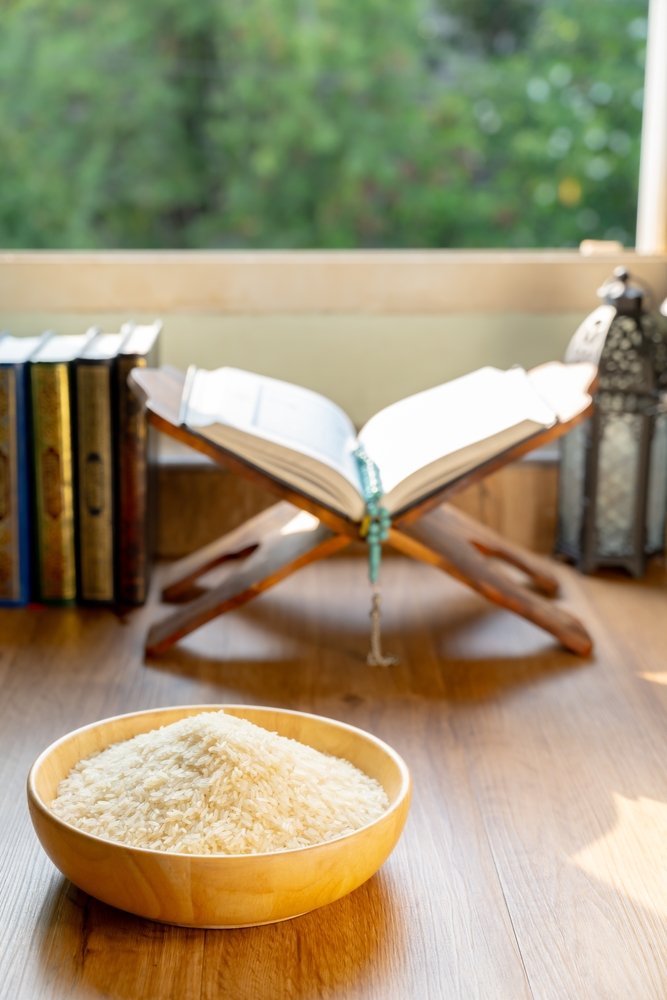 Ramadan,Kareem,,Wooden,Bowl,Of,Rice,Grains,For,Zakat,,Islamic